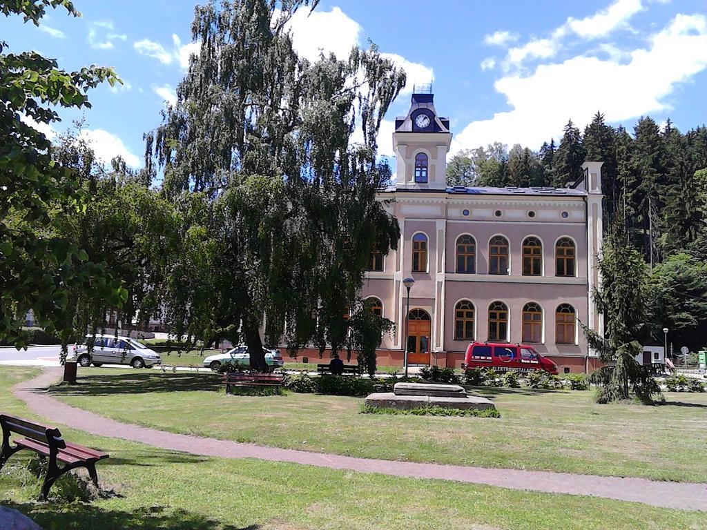 Stastna Trinactka Apartment Svoboda nad Upou Bagian luar foto